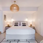 Bohemian Blue - 7 Bdrm - In 200m - Mg Vila