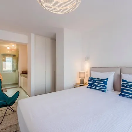 Bohemian Blue - 7 Bdrm - In 200m - Mg Villa