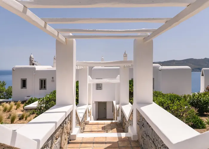 Bohemian Blue - 7 Bdrm - In 200m - Mg