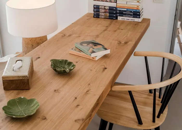 Bohemian Blue - 7 Bdrm - In 200m - Mg *