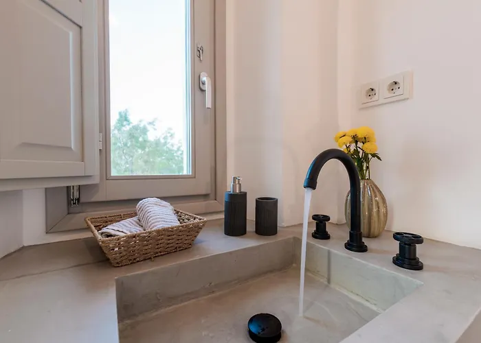 Bohemian Blue - 7 Bdrm - In 200m - Mg *