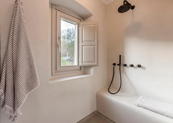 Bohemian Blue - 7 Bdrm - In 200m - Mg Villa