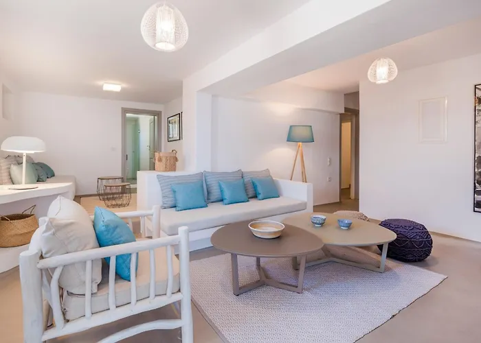 Bohemian Blue - 7 Bdrm - In 200m - Mg