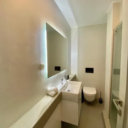 Bohemian Blue - 7 Bdrm - In 200m - Mg