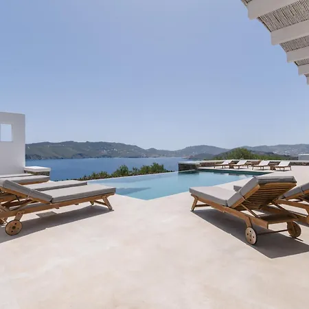 Bohemian Blue - 7 Bdrm - In 200m - Mg Villa