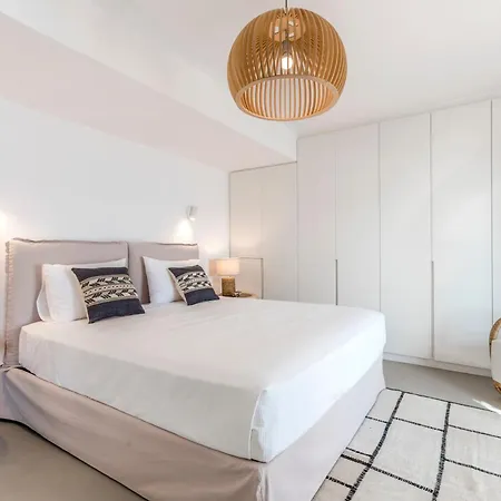 Bohemian Blue - 7 Bdrm - In 200m - Mg