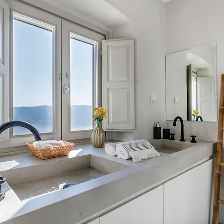 Bohemian Blue - 7 Bdrm - In 200m - Mg Villa