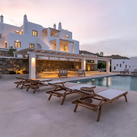 Bohemian Blue - 7 Bdrm - In 200m - Mg *