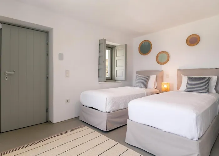 Bohemian Blue - 7 Bdrm - In 200m - Mg *