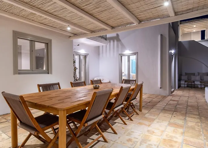 Bohemian Blue - 7 Bdrm - In 200m - Mg *