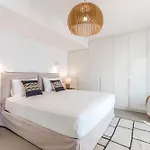 Bohemian Blue - 7 Bdrm - In 200m - Mg