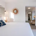Bohemian Blue - 7 Bdrm - In 200m - Mg Villa *