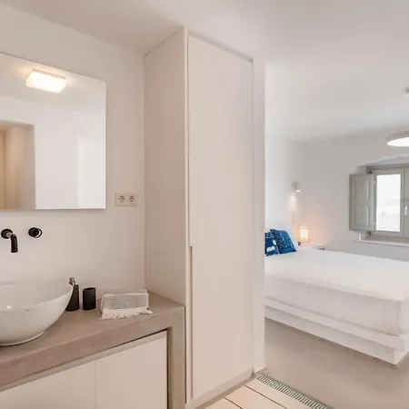 Bohemian Blue - 7 Bdrm - In 200m - Mg *