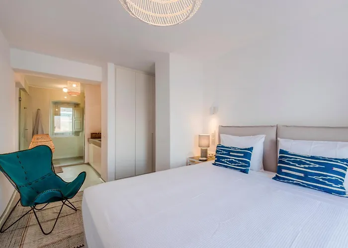 Bohemian Blue - 7 Bdrm - In 200m - Mg *