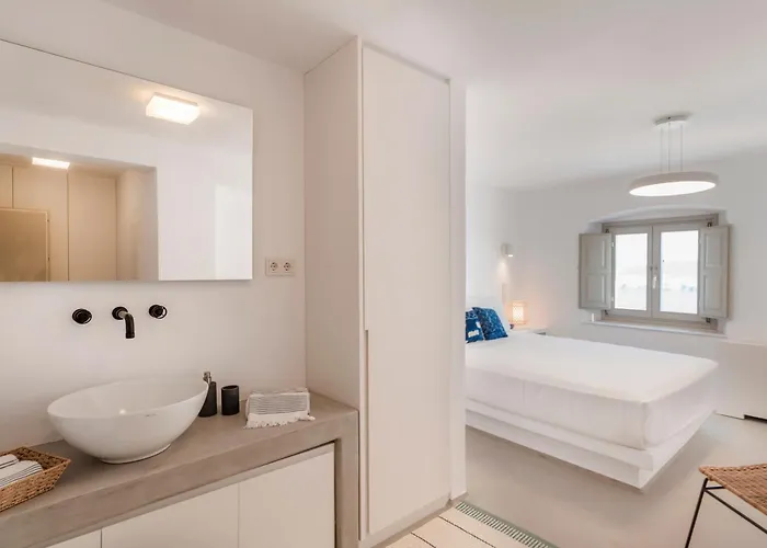 Bohemian Blue - 7 Bdrm - In 200m - Mg *