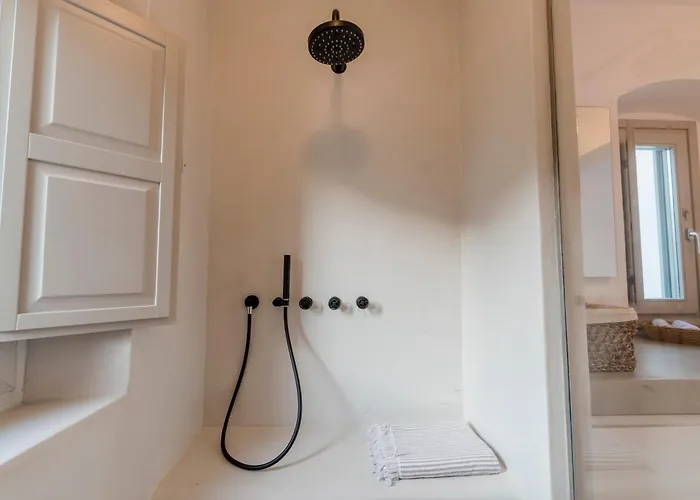 Bohemian Blue - 7 Bdrm - In 200m - Mg