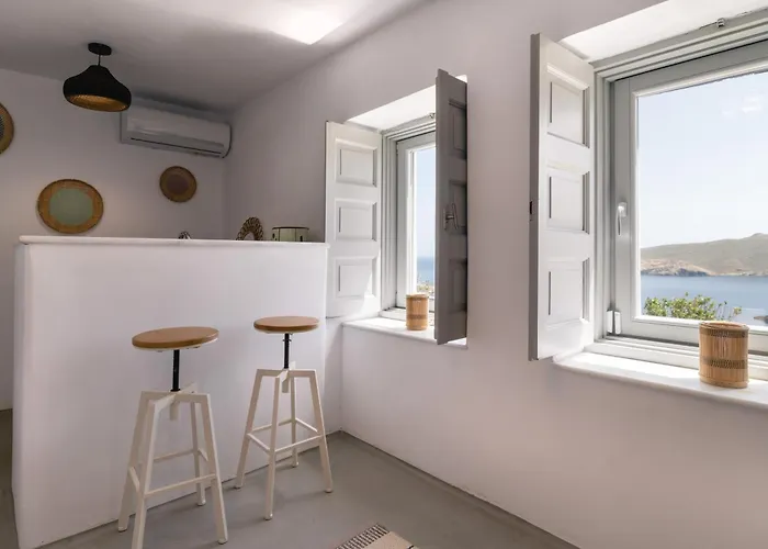 Bohemian Blue - 7 Bdrm - In 200m - Mg